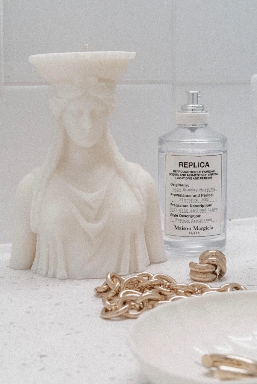 House of Aeros - The Caryatid Sculpture Candle - Image 3