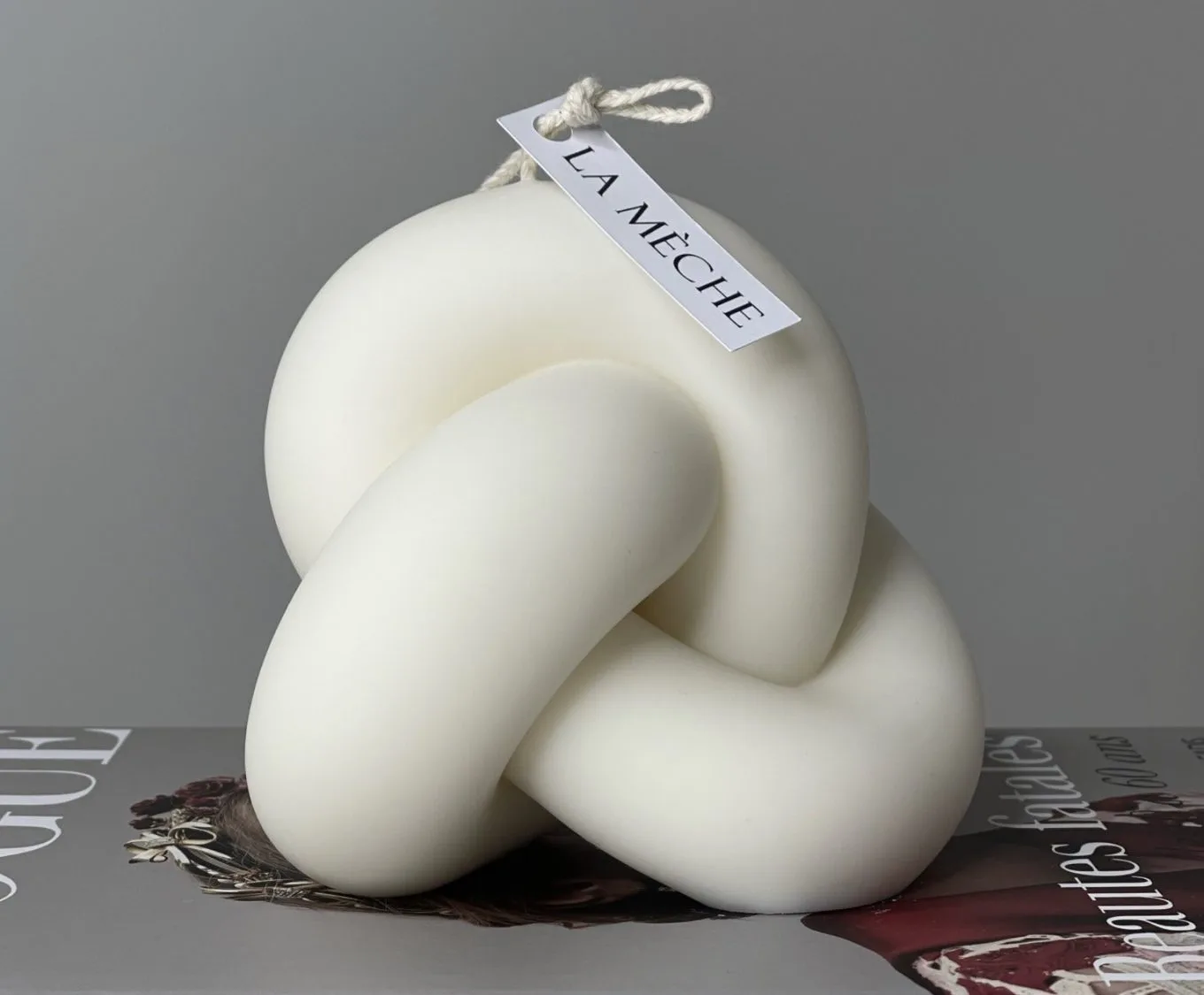 Infinity Knot Candle