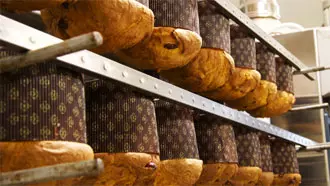 Barbero Panettone Chocolate in metal tin (750g) - Image 3